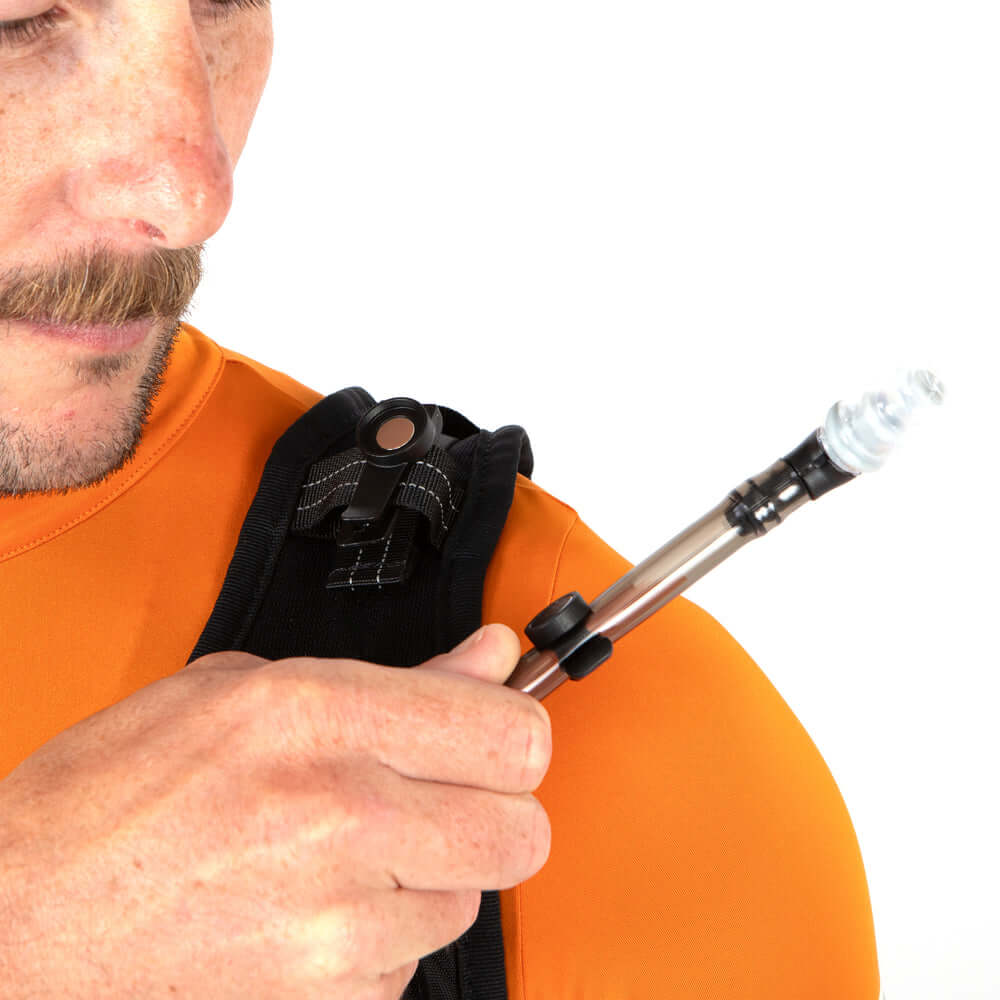 Restrap Rolltop Hydration Vest - juomareppu 2 L rakolla ja 14 L kuormatilalla